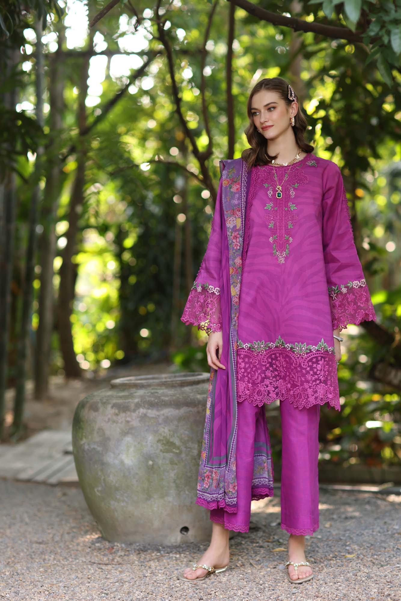Noor Eid Luxe Printedkari Lawn – D1-A