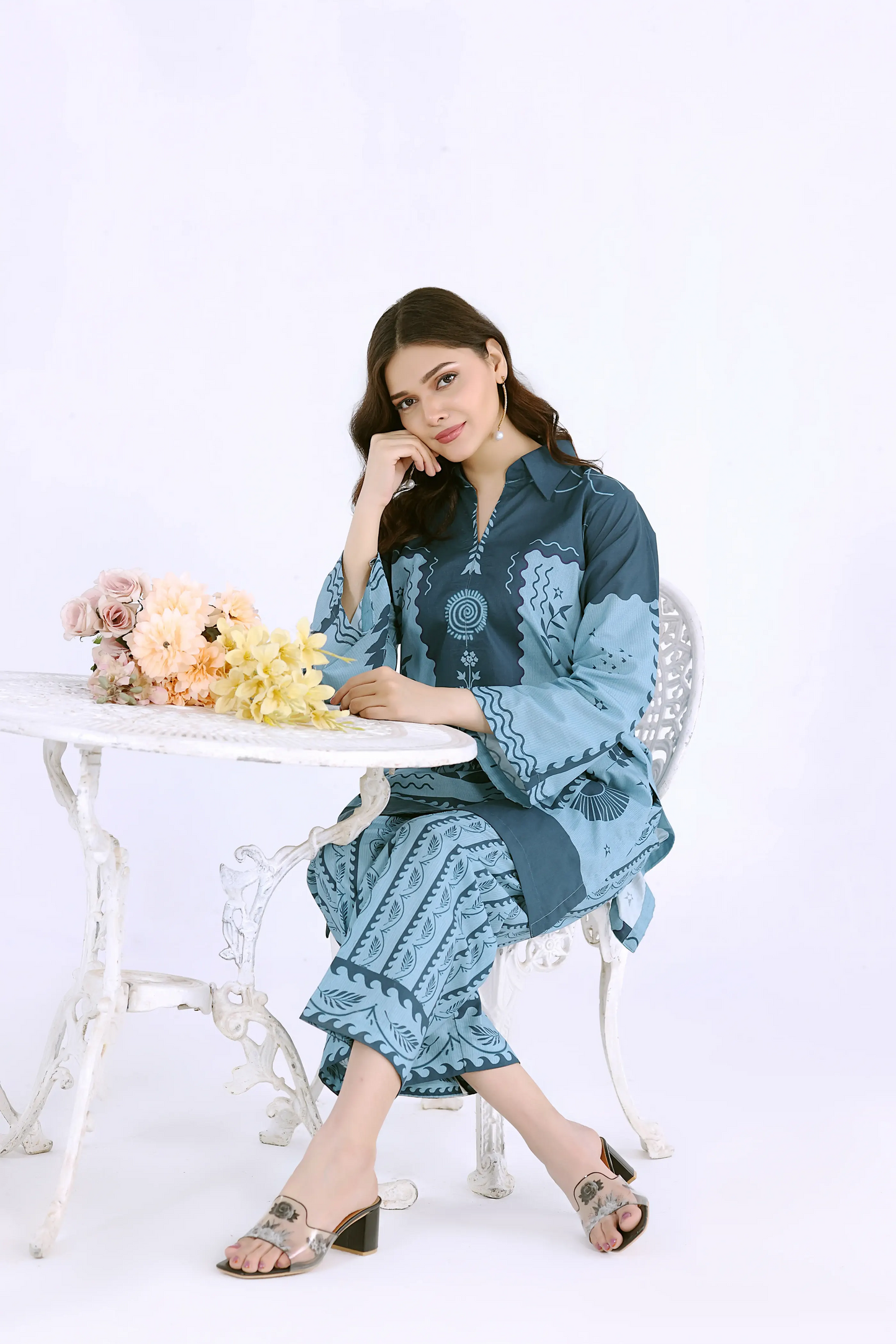 Ready-to-wear 2-piece lawn set with matching printed trousers for a modern ethnic look.